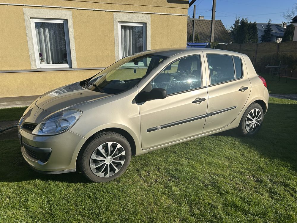 Samochod osobowy  Renault Clio  3