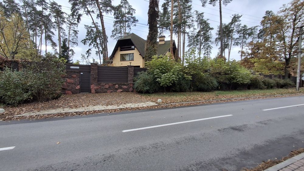 Таунхаус в Лісовій Бучі з великим подвір'ям та коморами, є розтермін.!