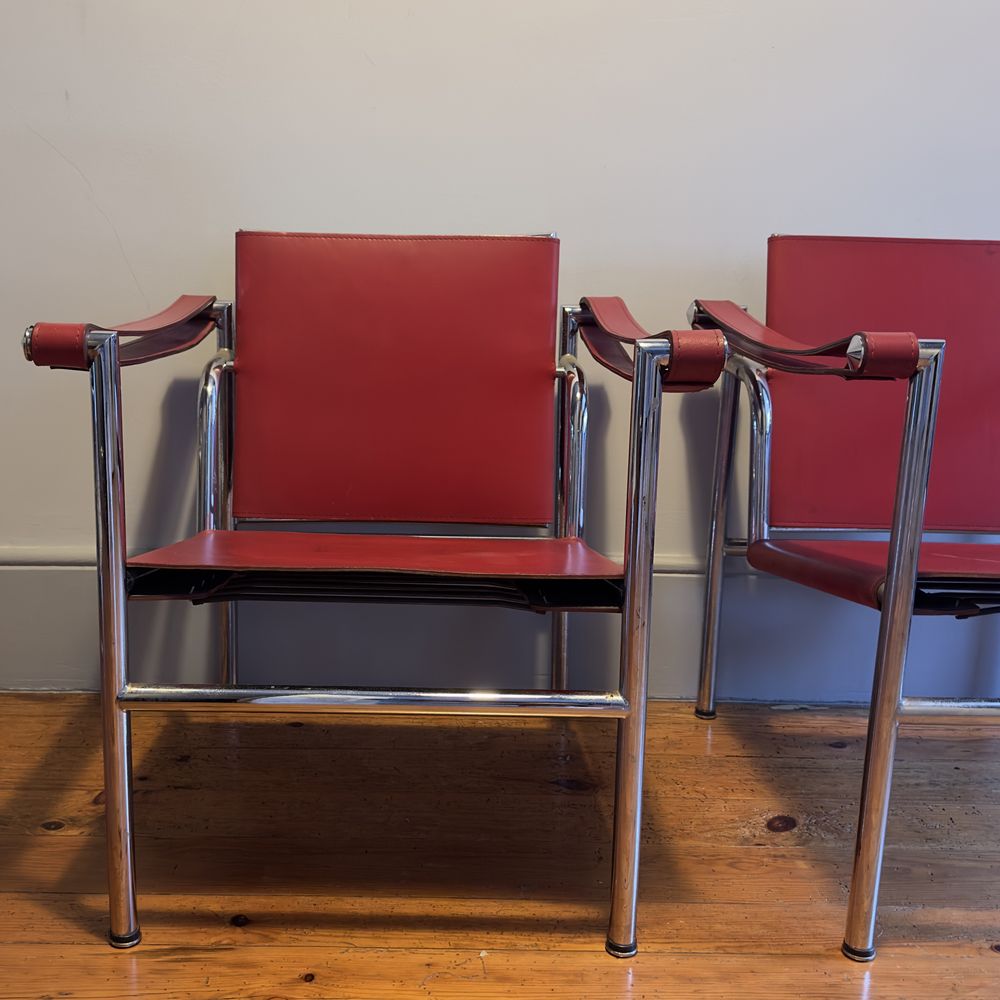 2 cadeiras LC1 armchairs by Le Corbusier