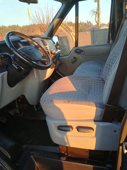 Ford Transit 9 osób! Mały przebieg!