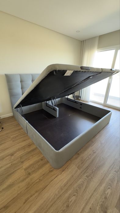 Sommier + cabeceira - 200x200 com arrumação