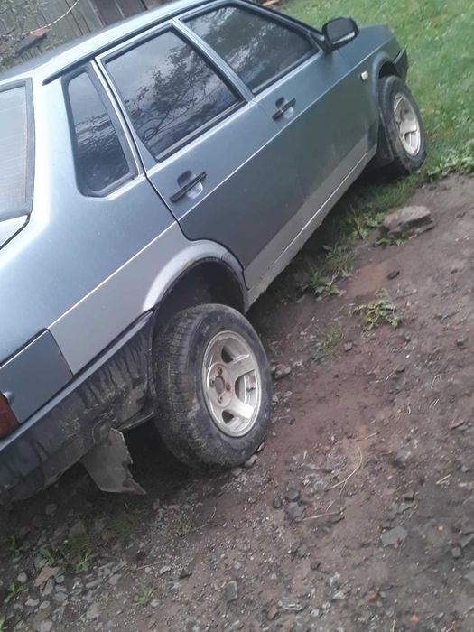 Автомобіль ваз 21099
