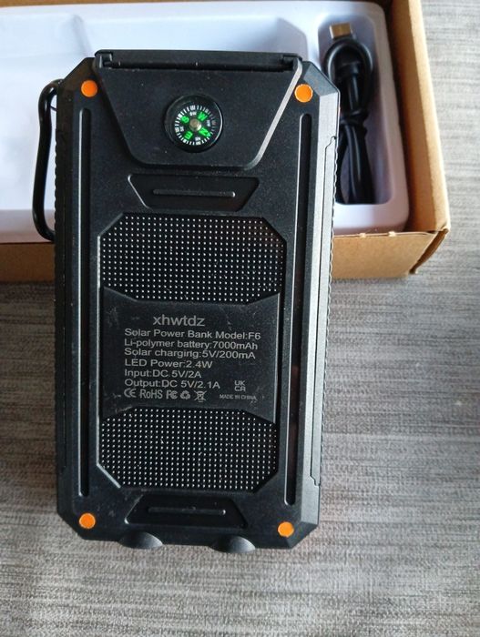Powerbank solarny Nowy