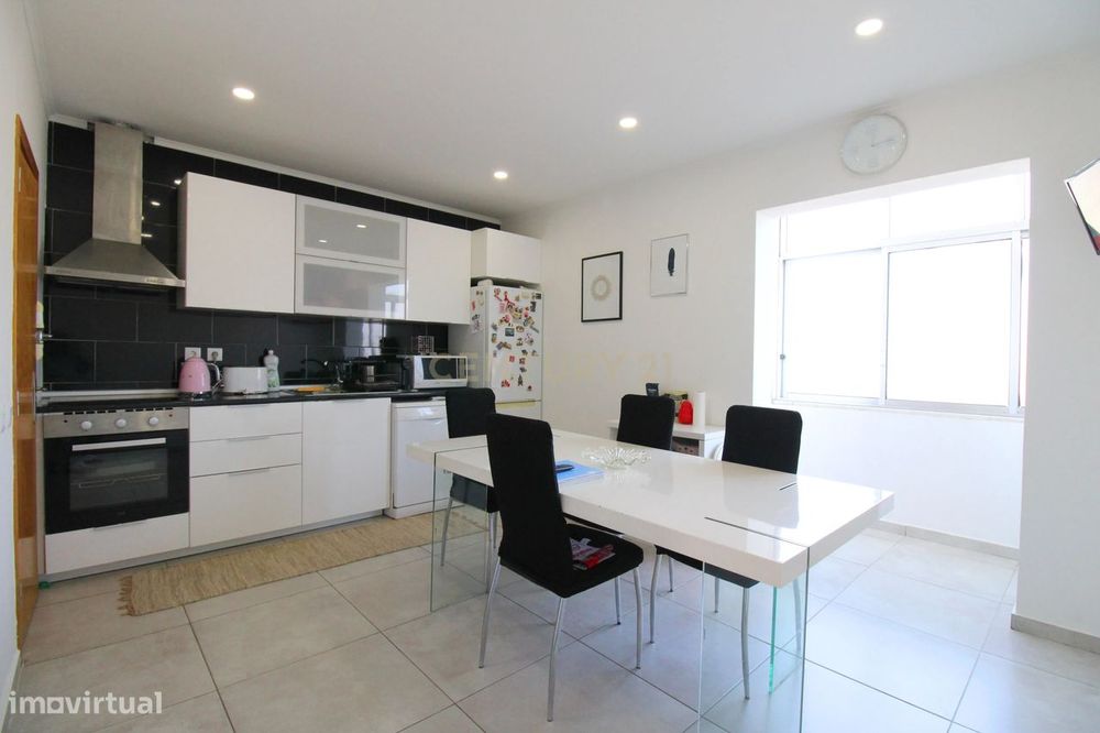 T3 Convertido em T2, remodelado em Paio Pires