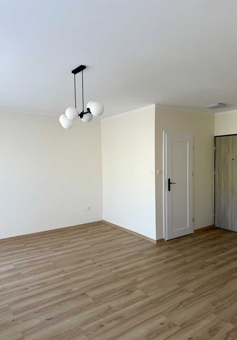 Na sprzedaż kawalerka z balkonem, po generalnym remoncie