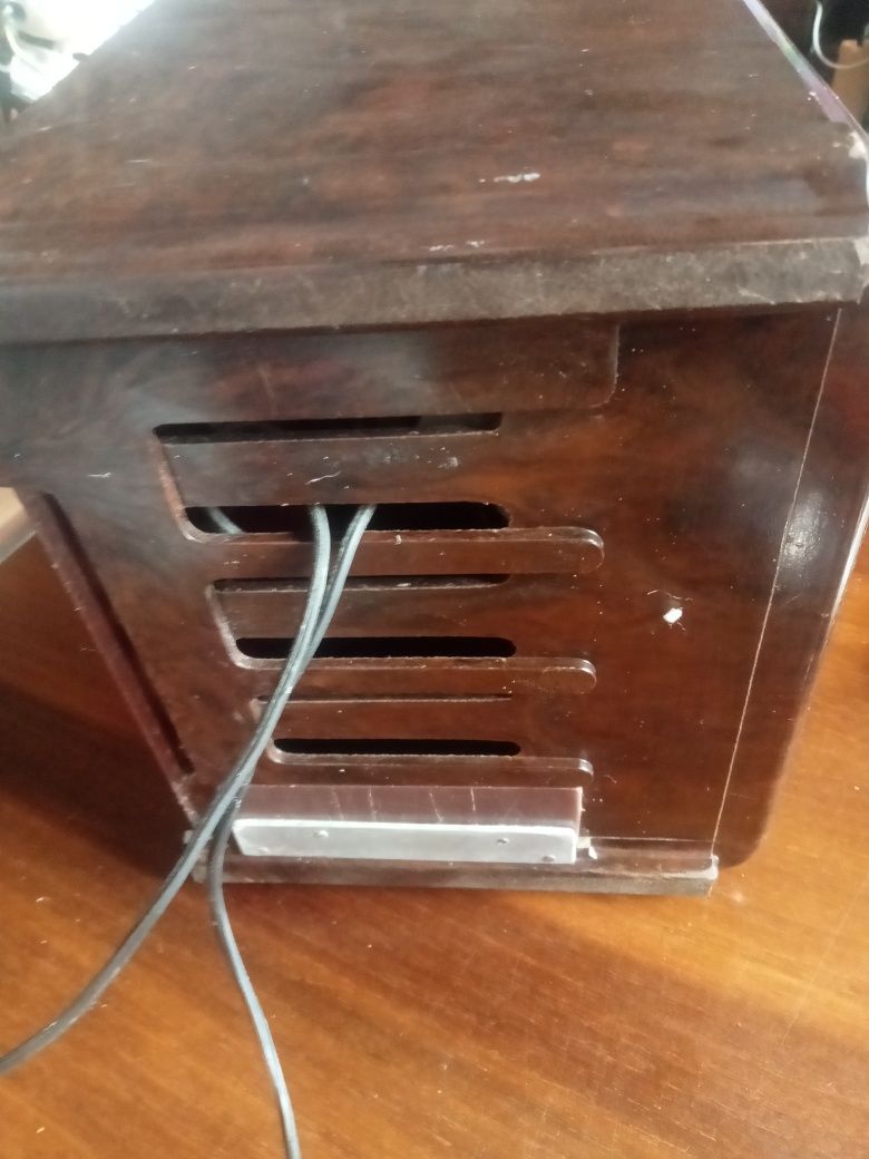 Zabytek techniki, stary głośnik radiowy obudowa bskelit ebonit Orygin.