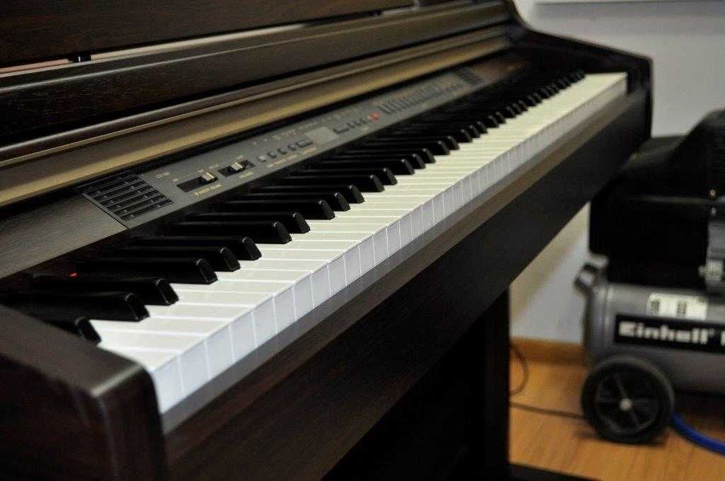 Pianino Elektoniczne Yamaha Clawinova CLP 950