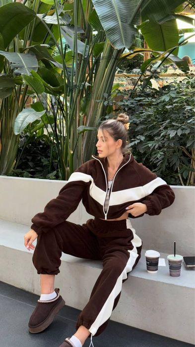 Стильный женский теплый костюм флисовый с лампасами