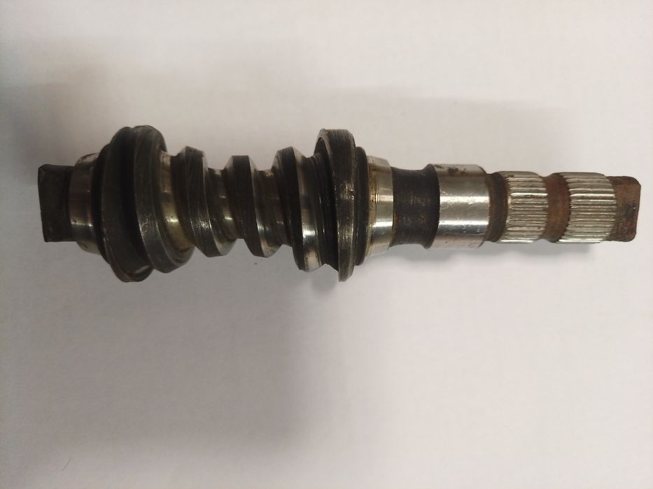 Черв'ячний Вал Рульового Механізму (або Іншої Передачі)