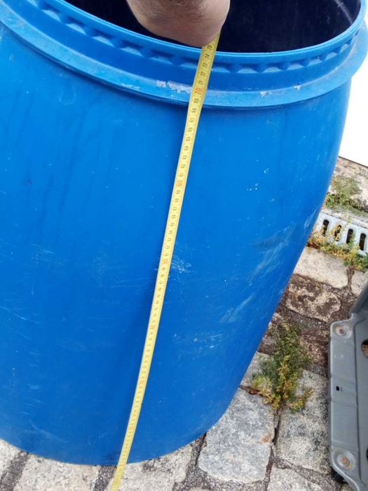 Vendo bidão de plástico para drift e grampo de metal.