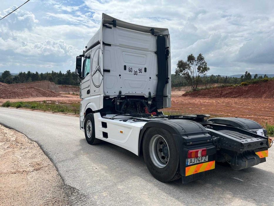 Mercedes Actros 1851