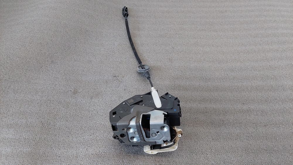 Fechadura / fecho porta frente esquerdo FORD Fiesta VI (CB1, CCN)