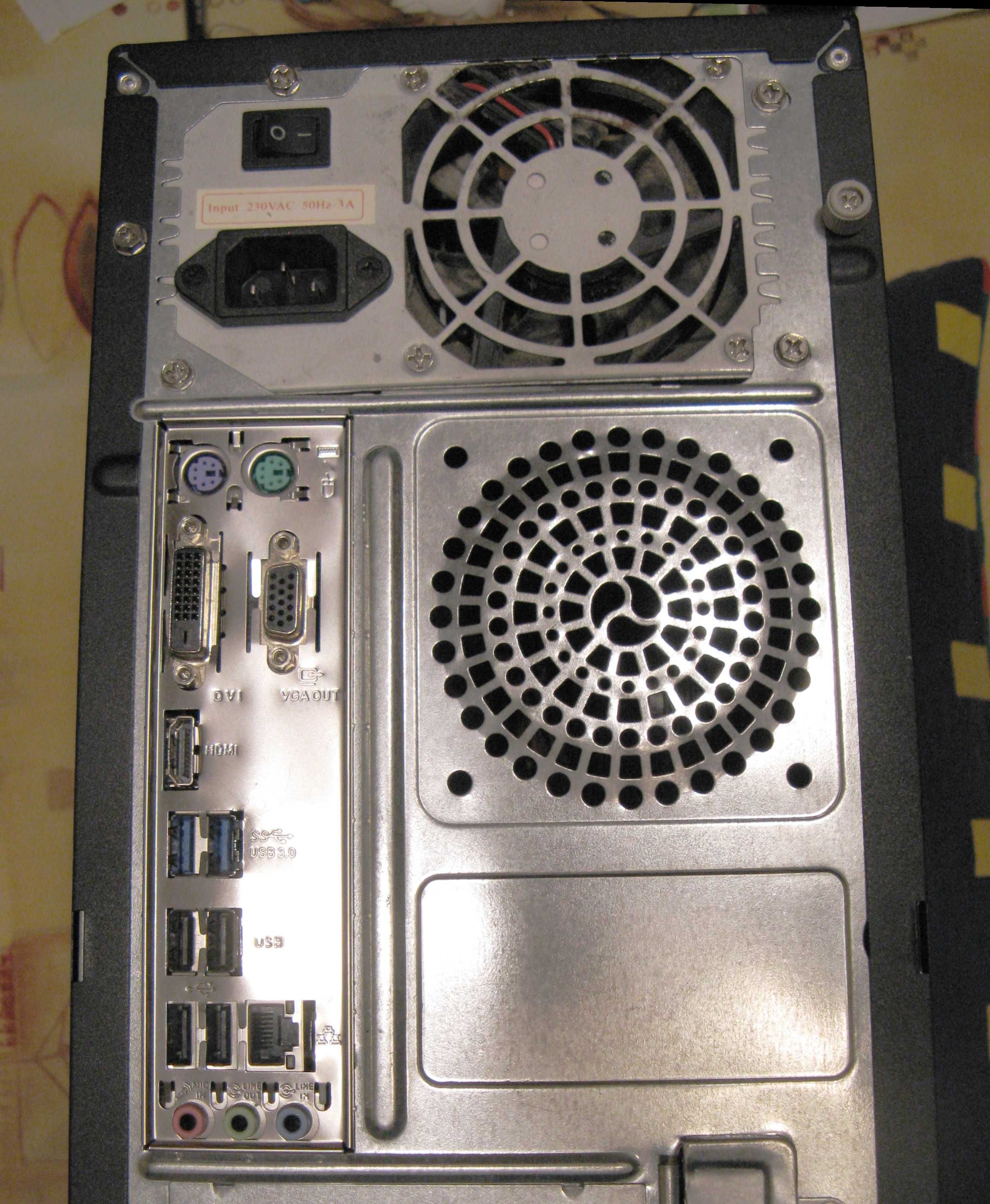 Komputer stacjonarny Windows 10, SSD, procesor 2.8GHz, czytnik kart