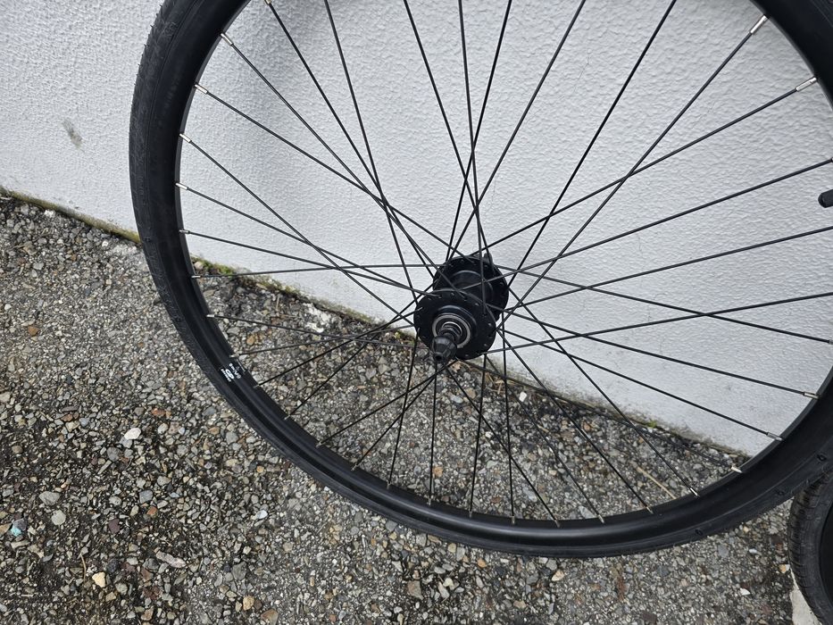 Par de rodas 26 de disco com pneus de estrada