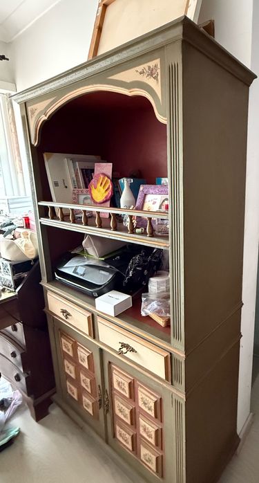 Móvel antigo pintado