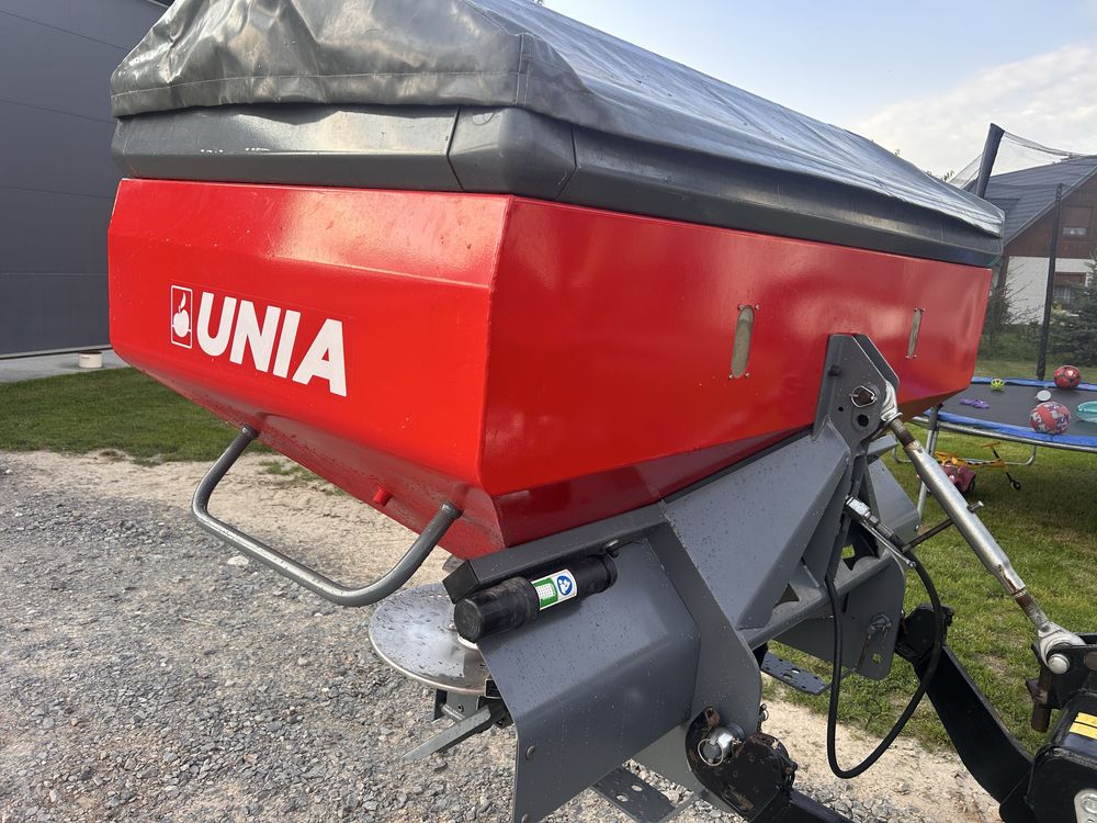Rozsiewacz nawozów UNIA MX 1200
