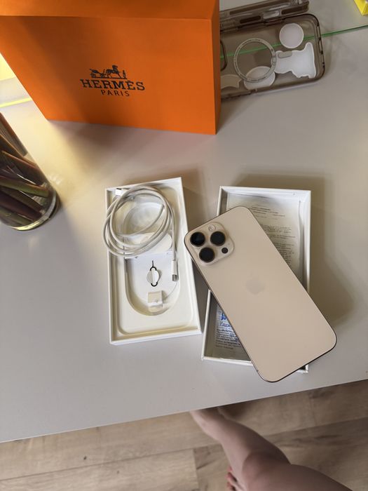 Айфон 16 про макс 256 на гарантії до кінця року