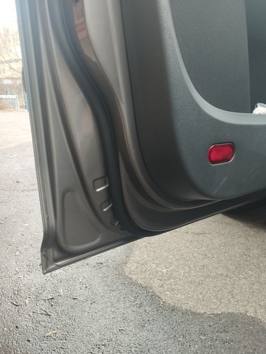 Volkswagen Touran,1.4 бенз автомат