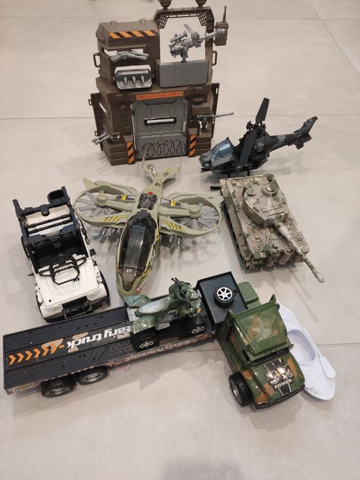 Zestaw auta czołg helikopter