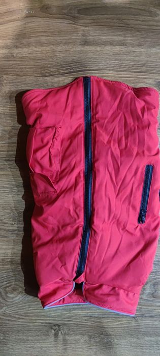 Czerwona kurtka dla psa – stan używany