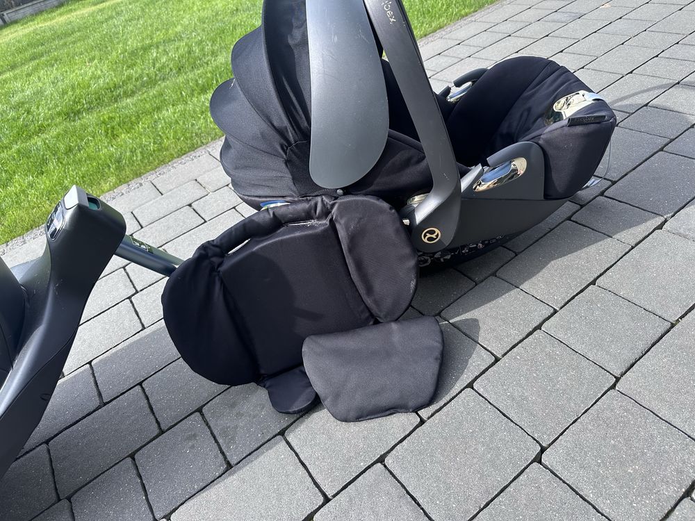 Fotelik z bazą Cybex Cloud T i-Size Jeremmy Scott