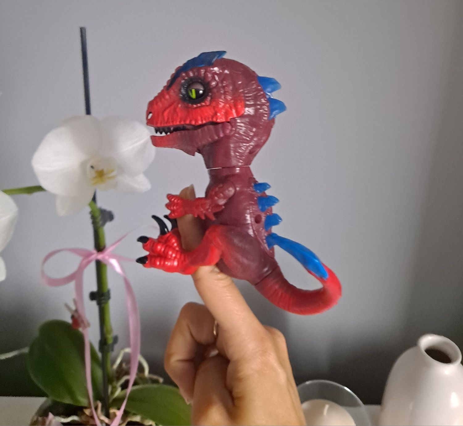 Świetny dinozaur interaktywny na palec Fingerlings Mattel