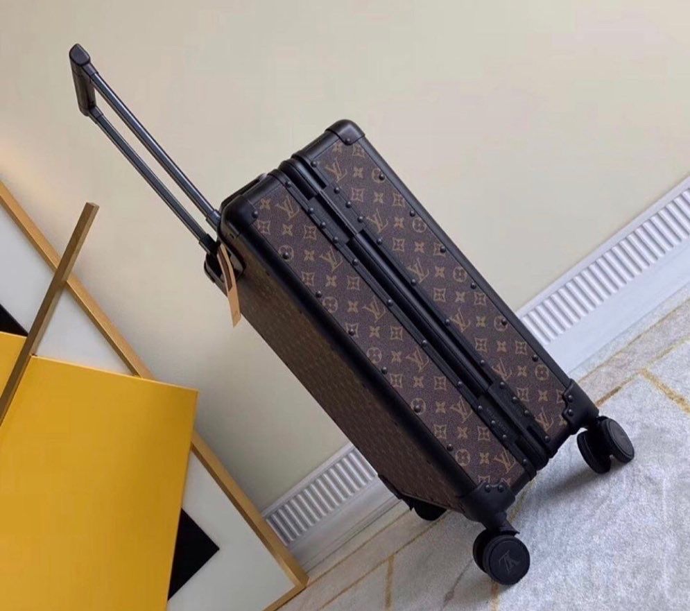Продам чемодан Louis vuitton