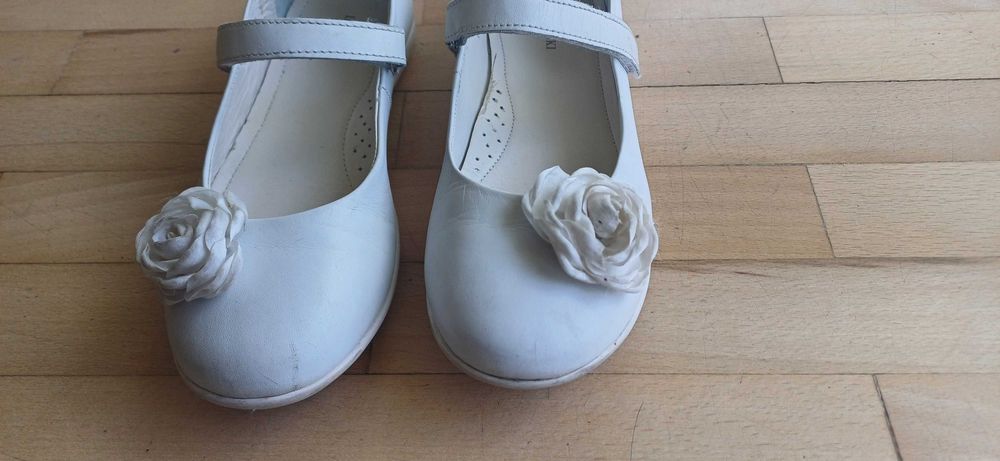 Białe skórzane buty (komunijne) Lasocki - r. 35