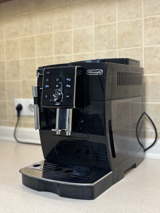 Кавоварка Delonghi ECAM