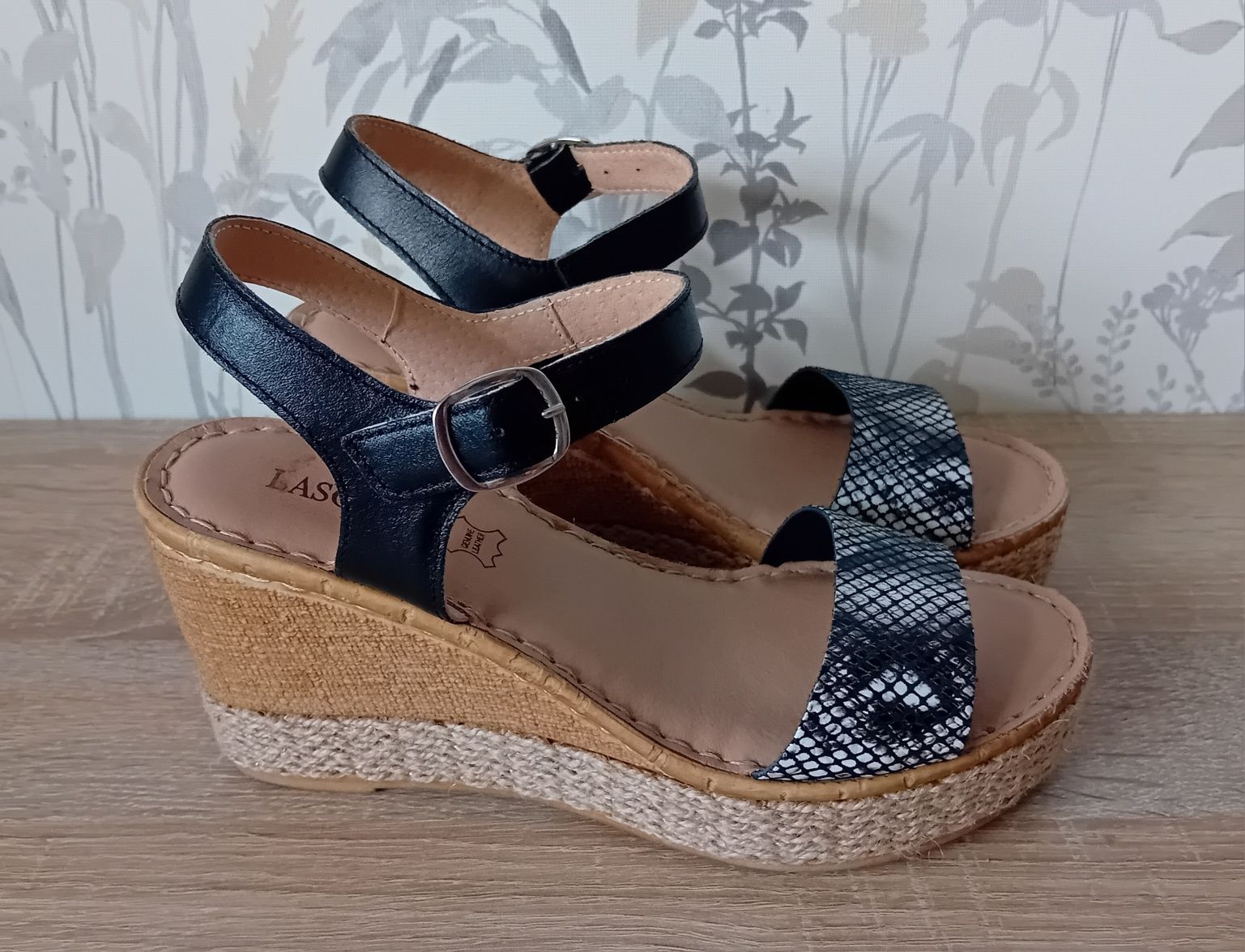 Lasocki sandały na koturnie czarne r. 36
