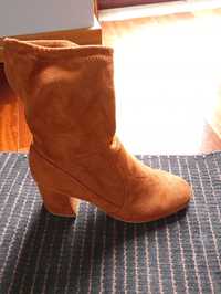 Botas camel Stradivarius