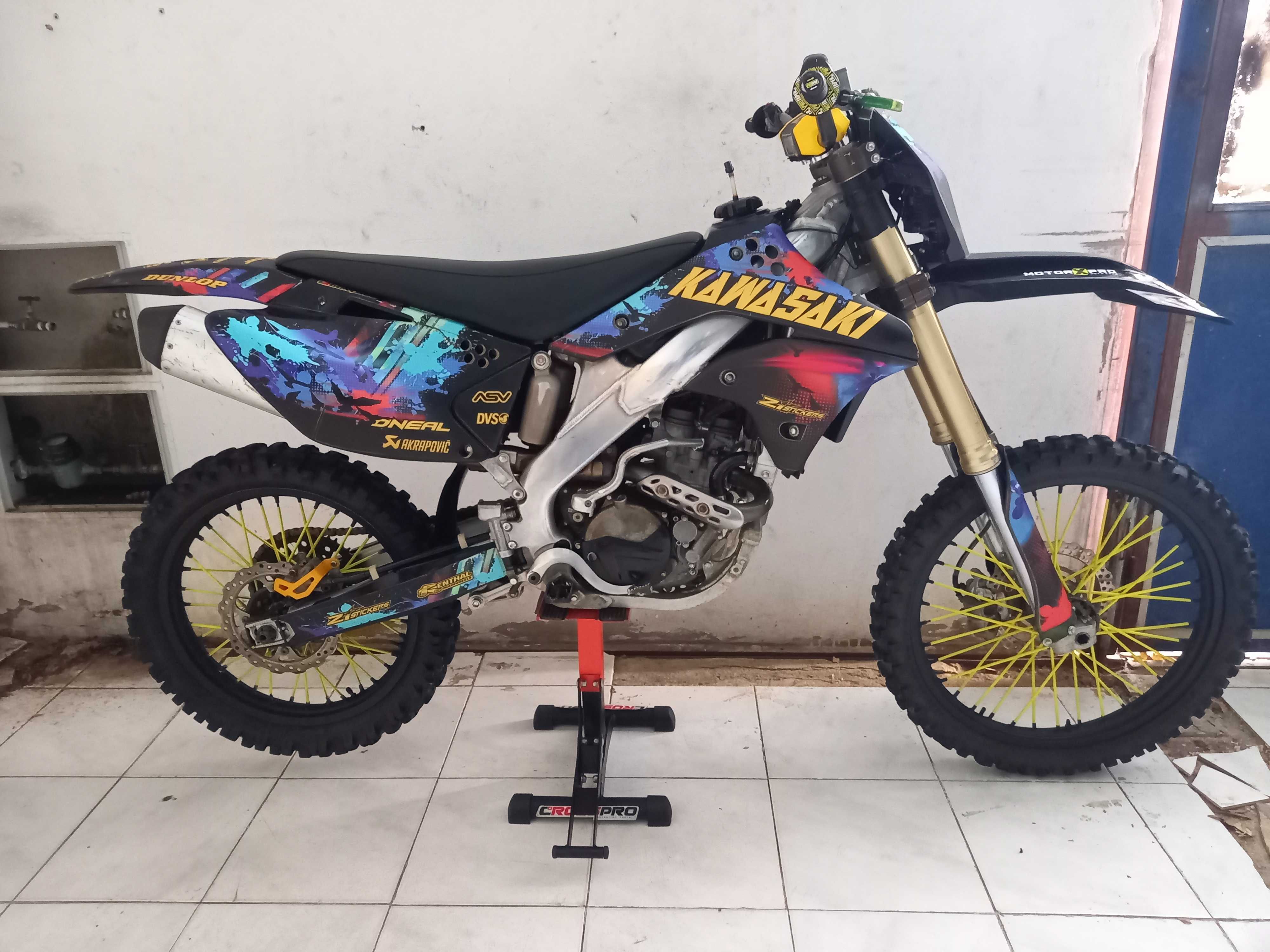 Kawasaki KXF 250 com 20H
