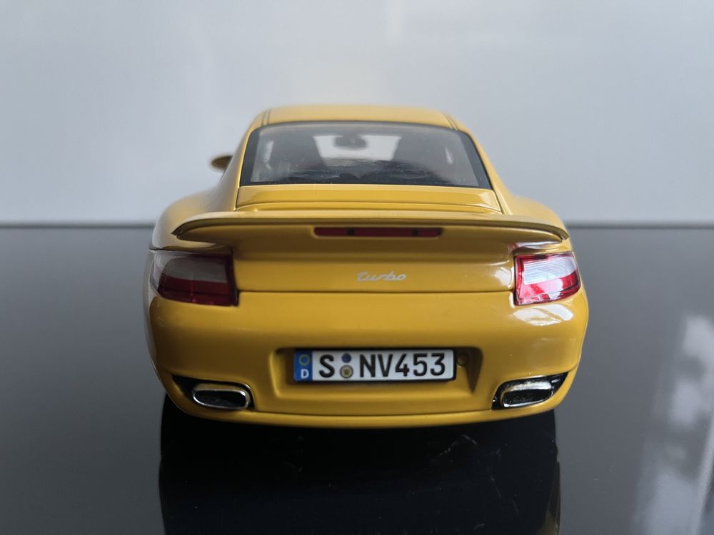 Porsche 911 Turbo модель 1:18 Norev