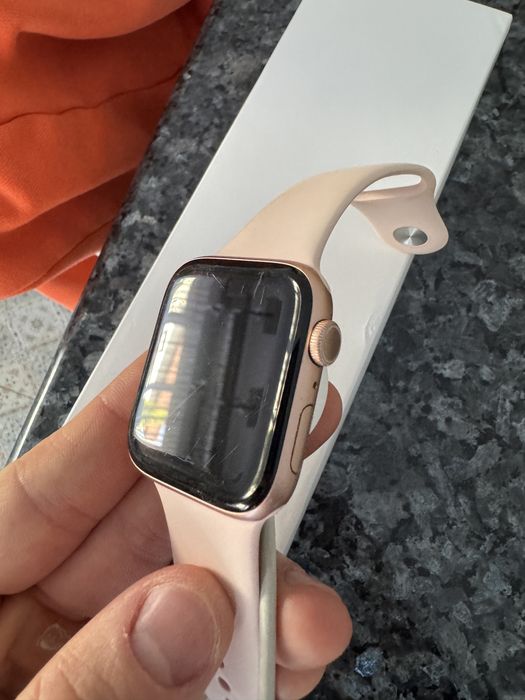 Apple Watch series 5 44mm Gold