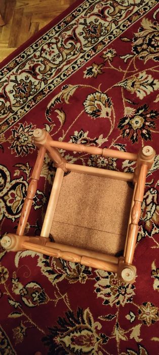 Taboret tapicerowany niski