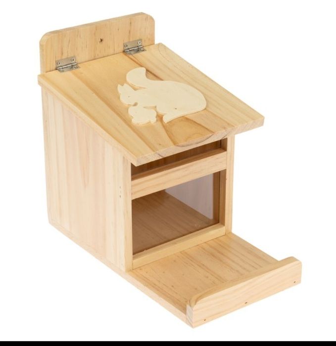 Domek do karmienia wiewiórek