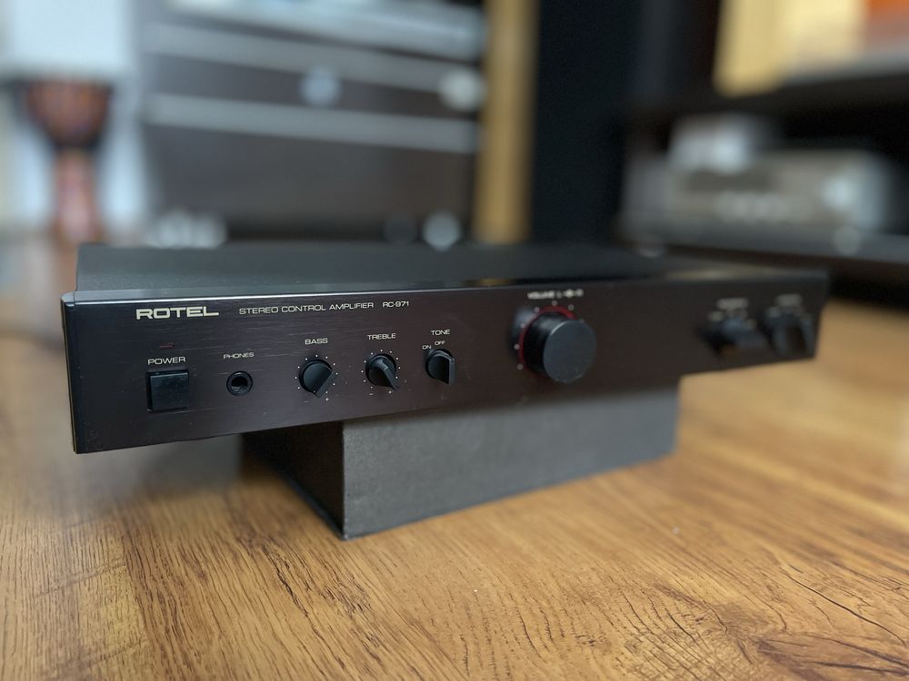 Audiofilski przedwzmacniacz Rotel rc 971
