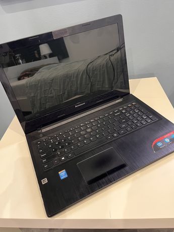 Laptop lenovo g50-80 i3 4030U amd r5 m3304gb ram 1TB HDD WINDOWS 10