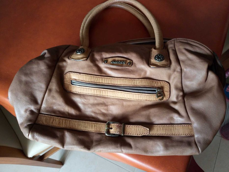 Mala senhora Elenco- negociavel