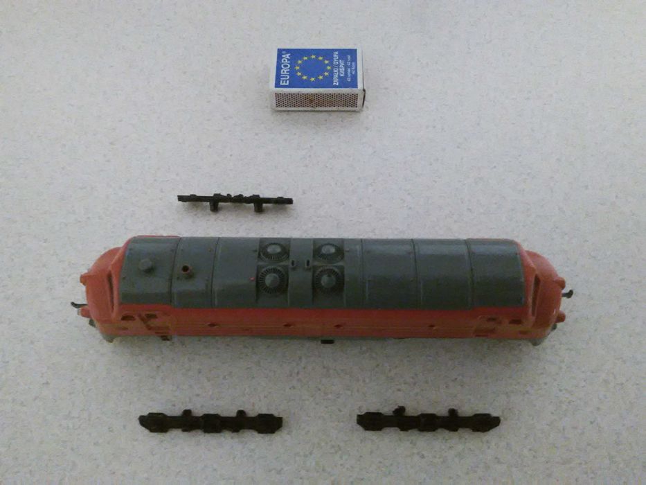 stara zabawka PRL lokomotywa spalinowa BR Gutzold Piko kolejka HO DDR