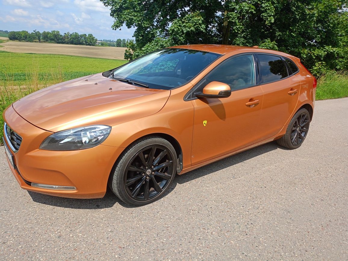 Sprzedam Volvo V40 D2