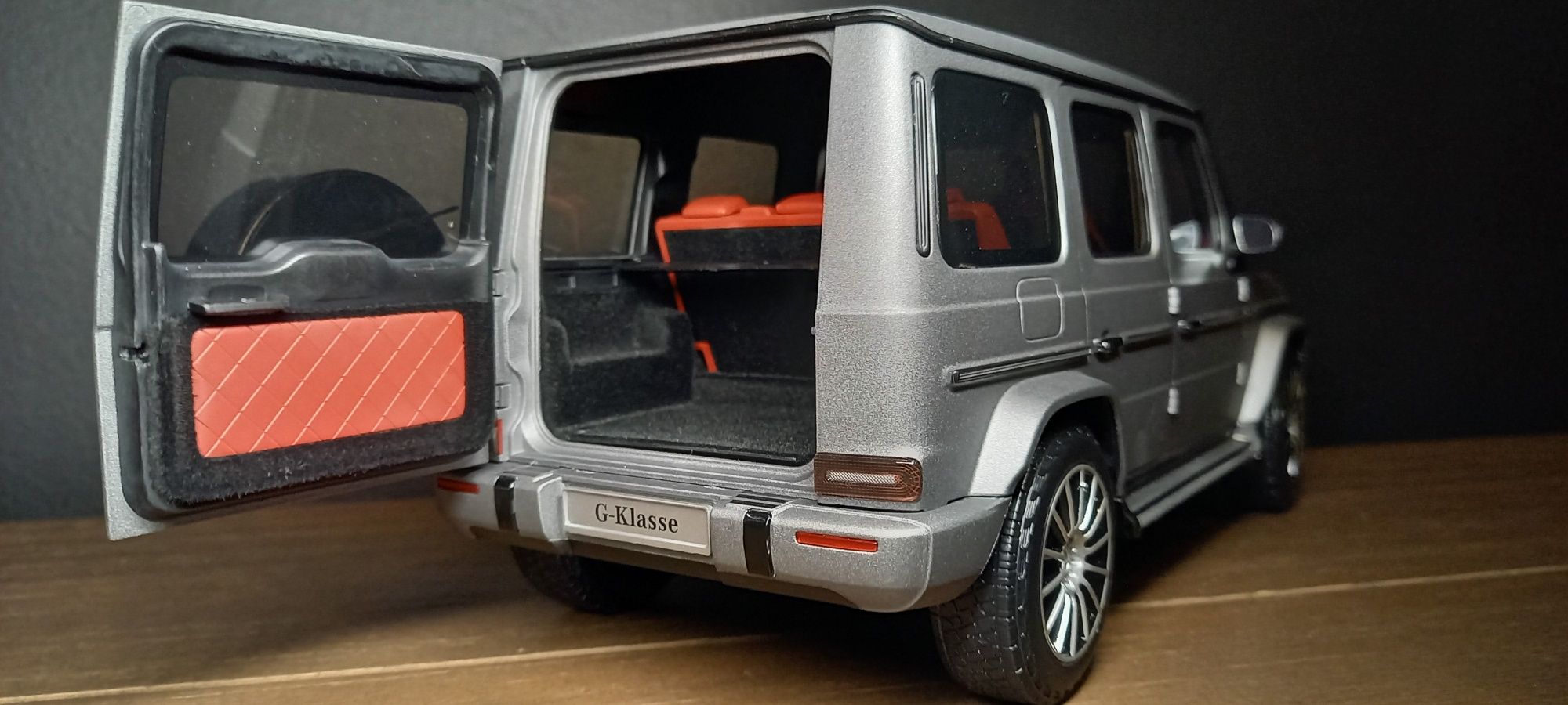 1:18 Mercedes G500 W463 model 2018 edycja dealerska