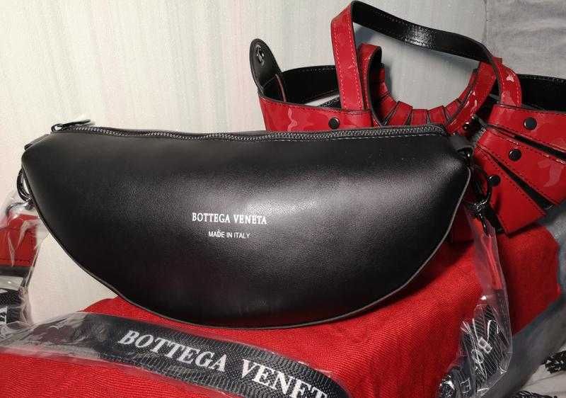 сумка батега с длинной ручкой 2в1 червона -чорна, стильна сумка місяць