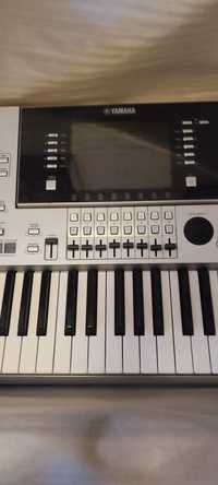 Синтезатор Yamaha Tyros 4