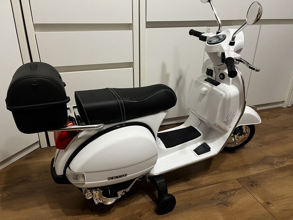 skuter motocykl elektryczny na akumulator vespa piaggo px150 biały