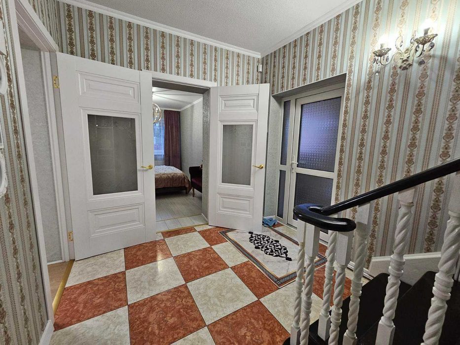 Продаємо  гарну частину будинку з окремим двором на Мальованці