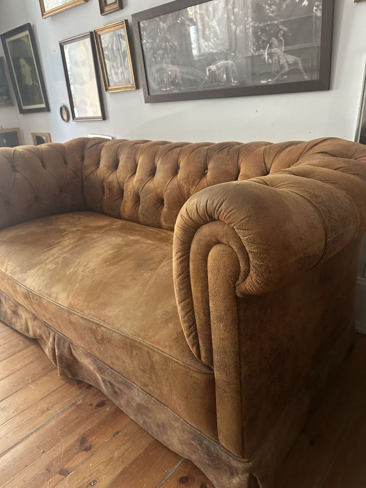 Sofá Chesterfield de 2 lugares
