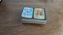 Cartas e autocolantes invizimals
