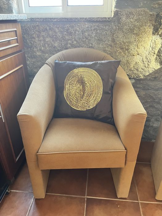 2 cadeirões camel