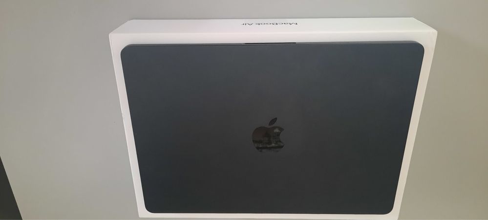 Apple MacBook 13,3